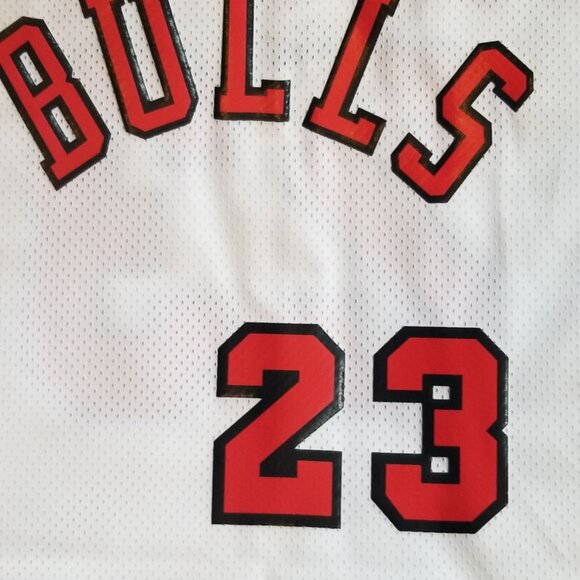 Men's Mitchell & Ness Michael Jordan White Chicago Bulls Rookie Authentic Jersey - Picture 5 of 12